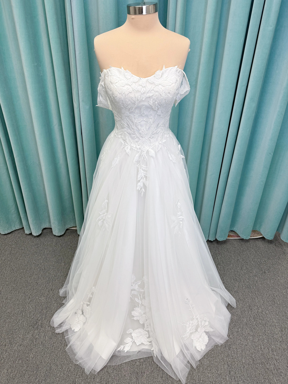 Off-the-Shoulder Floral Applique A-line Wedding Dress with Tulle Skirt Sz 14